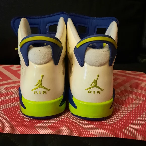 JORDAN BOOTS,JUNIOR USED GENTLY, SIZE 6, $40 - Picture 6 of 7